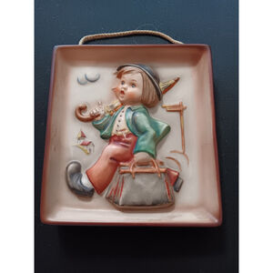 M. I. HUMMEL #92 "MERRY WANDERER" WALL HANGING PLAQUE 4.5"x5" TMK3 VINTAGE